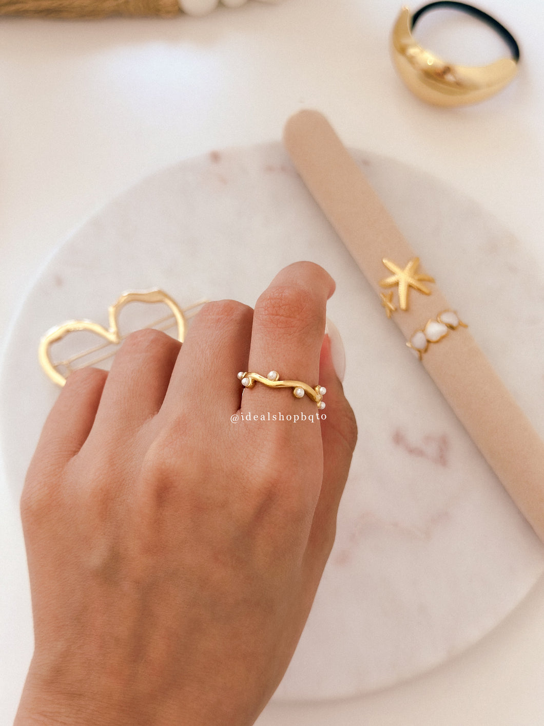 Asymmetric Pearly Ring