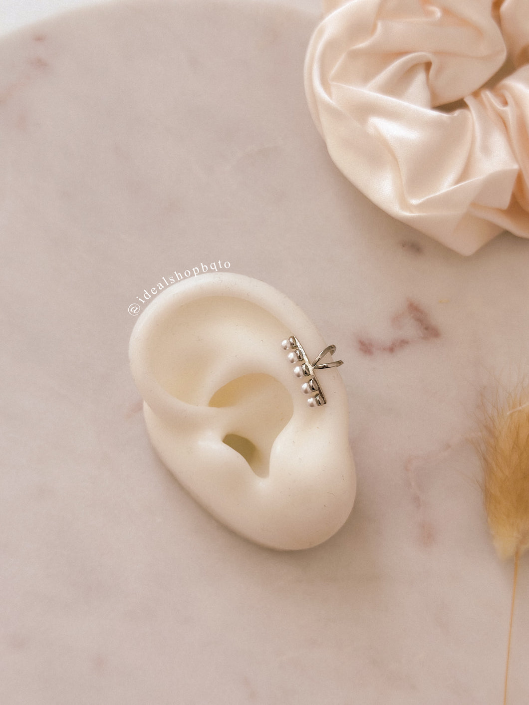 Silver Pearly Earcuff