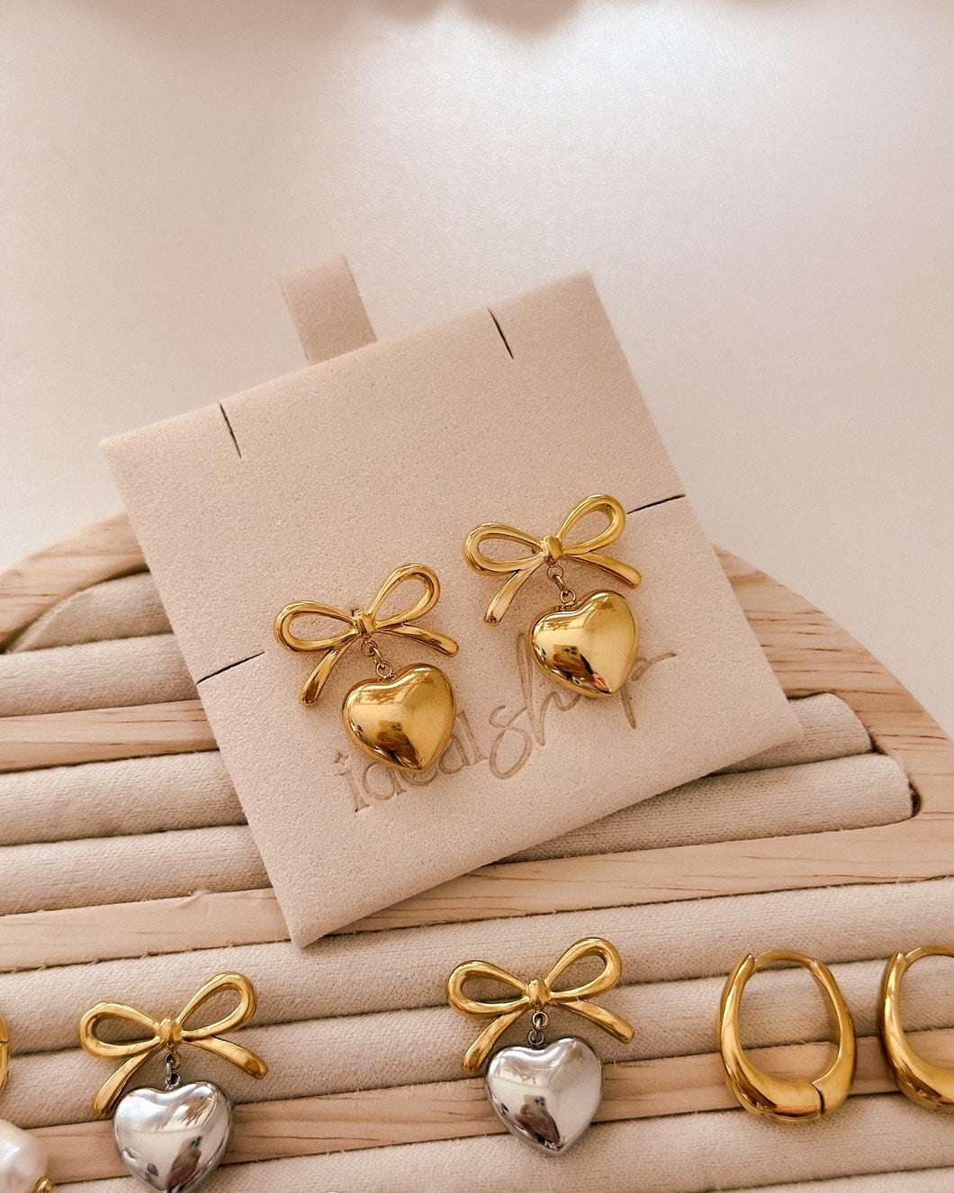 Lovely Bow Earrings - Gold